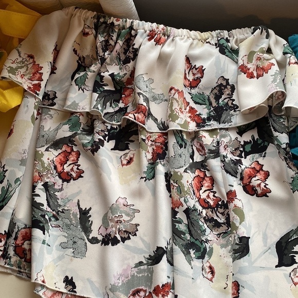 Barely worn Aritzia Wilfred off shoulder floral blouse, size S - Picture 4 of 4
